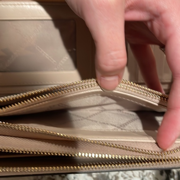 Micheal Kors Saffiano Leather Continental Wallet - Picture 4 of 6